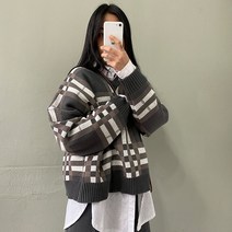 럽스 여성용 베이 체크패턴 오버핏 브이넥 니트