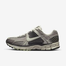 나이키 우먼스 줌 보메로5 코블스톤 앤 플랫 퓨터 Zoom Vomero 5 Cobblestone and Flat Pewter FB8825-001