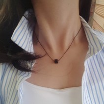 사각오닉스 실목걸이 매듭 알러지없는 네모목걸이 미니멀목걸이 심플한목걸이 얇은목걸이 락시크 세련된목걸이 30대목걸이 변색없는목걸이 데일리목걸이 원피스목걸이 남자목걸이 30대여자목걸이