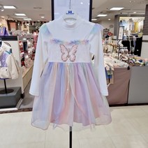 쁘띠앙팡 산본점 @22년 겨울신상 50%세일@ 부드러운 터치감의 포근하고 따뜻한 스노다즐링원피스에요^^ 여아최애 공주풍 샤랄라원피스 나비스팽글로 포인트 업~~!!