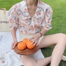 오슈 데일리 러블리 플라워 펀칭 카라 블라우스