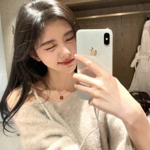 하니 연보라색 세미 박세연 코디 아이돌 솔로지옥 레드 옷 언발 오프숄더 어깨트임 니트 최서은 컷아웃