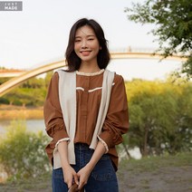 가을빛 V자수레이스 블라우스