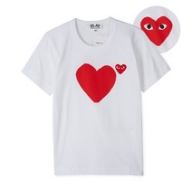 꼼데가르송 공용 레드하트 와펜 화이트 반팔티 AZ T221 051 1