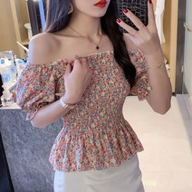 편안한 프릴 블라우스 슬림핏 어깨 플라워 여친 룩 상큼한 코디 페미닌 여성 발랄한 의류쇼핑몰 넥라인 바캉스 여름 호캉스 오프숄더 밴딩 대