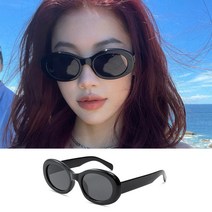 성격 검은 좁은 상자 선글라스 여성의 기술 감각 액세서리 선글라스 높은 레벨 감각 유럽 및 미국 패션 네트워크 빨간 안경 사진 촬영