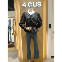 [4CUS]포커스 (FW1J7BL0195) 가슴 셔링 V넥 프릴 블라우스
