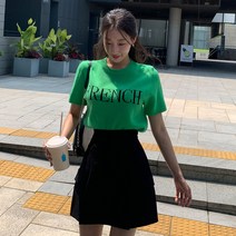 떳다그녀 에르트 레터링 반팔 니트