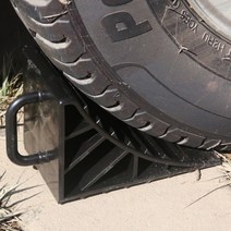 자동차 주차 경사로 밀림방지 고정블럭 스토퍼 버팀목 고임목 카라반 캠핑카