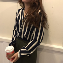 오너클랜 스트라이프 모던 블라우스