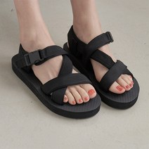 여성 샌들 여름 발편한 발볼넓은 밴딩 꼬임 플랫 버클 블랙 스트랩 샌들
