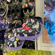 [크록스] 클래식 라인 프렌즈 BT21 클로그 207967-0C4 NC신구로점