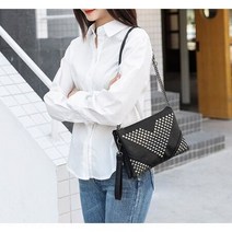 여성 스터드장식 숄더백 크러치백 데일리숄더백