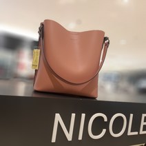 니꼴밀러 NC경산점 여성 버킷백 더블 스트랩 숄더백 부드러우면서도 탄탄한 모던한디자인 수납공간 넉넉한 매장 베스트 신학기 선물로 추천하는 가방 백화점브랜드