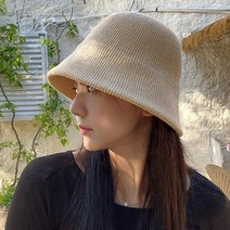 얼굴이 작아보이는 예쁜 여성 버킷햇