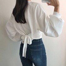 러블리한 뒷리본 크롭맨투맨