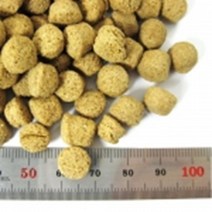 큰 알갱이로 식감을 살린 증대형견용 사료 애견사료