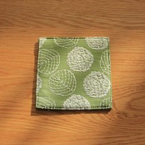 코스터 자수 면화 및 린넨 데이지 스퀘어 코튼 티 매트, 녹색 잎 코스터