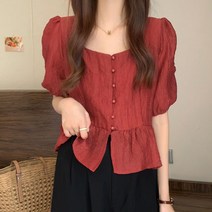 [랜덤플레이] 다이아넥 콩단추 어깨 퍼프 프릴 블라우스