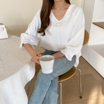 리엘라 푸러아 나그랑 브이넥 루즈핏 소매프릴 언발 블라우스