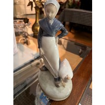 로얄 코펜하겐 Porcelain Girl with Goose Stick Signed #528
