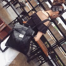 도오빠 여성 미니 백팩 가방 버튼 감성 캐주얼 심플 데일리룩 코디 봄 20대 30대