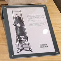 눕혀두는 상품안내판 제품소개판넬 가격판 사양 안내문구 디스플레이 태블릿처럼생긴 QR코드