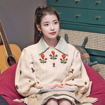 아이유 꽃 자수 니트