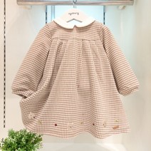 아가방 40% 세일!!!컬러가 고급스럽고 주름을 크게 잡아 세련되면서 풍성해보이는 원피스!!귀여운 스탠카라!!원피스 앞단에 자수로 포인트를 ~~ 손님맞이때 사진촬영 선물로 짱!!