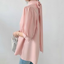 핑크비올라 뒷 리본 코튼 퍼프 플레어 언발 하이넥 블라우스