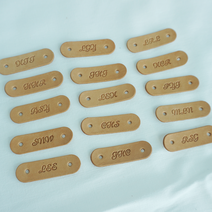 가죽라벨 이니셜 각인 네임택 주문제작 목도리 핸드메이드 DIY, 타공있음, 레드-둥근형