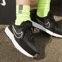 나이키 패션과 스포츠를 결합한 운동화