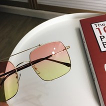 남여공용뉴 네모난 테두리 남녀 매치 민낯 해변 연한 색 선글라스 컬러 선글라스 동그란 얼굴 안경