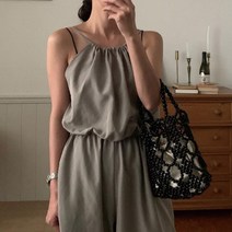 [랜덤플레이] 홀터넥 허리 밴딩 데일리 점프수트