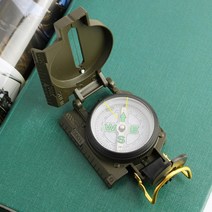 여행 지도분석 관측 고급 군용 나침반 산행도구 캠핑장비 트레킹준비 조난예방 위치파악 등산 코스찾기