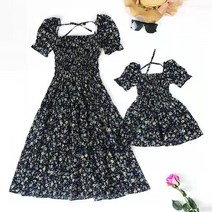 모녀커플룩 아기랑 엄마아기 아이와 엄마랑딸 커플룩 2022 꽃 어머니 딸 일치하는 드레스 가족 세트 광장