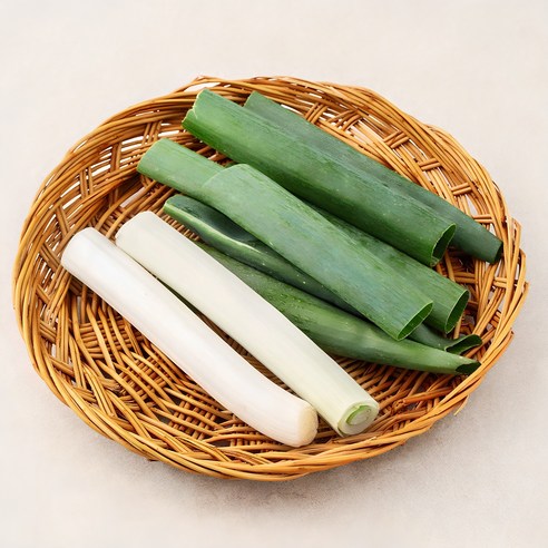 초반 볶음 향과 마무리 향을 동시에 챙기기 좋은 손질 대파로, 바쁜 평일 저녁 요리에 특히 편합니다. - 1
