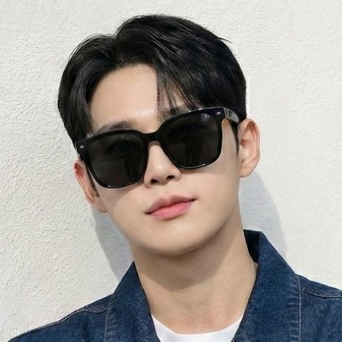 강한 햇빛과 잔디 반사를 줄여 공 방향과 그린 굴곡을 보기 편하게 돕는 편광 선글라스입니다. - 1
