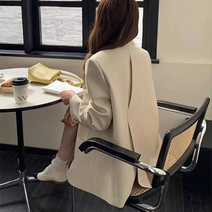 유니온 여성 데일리 뒤트임 더블버튼 오버핏 자켓