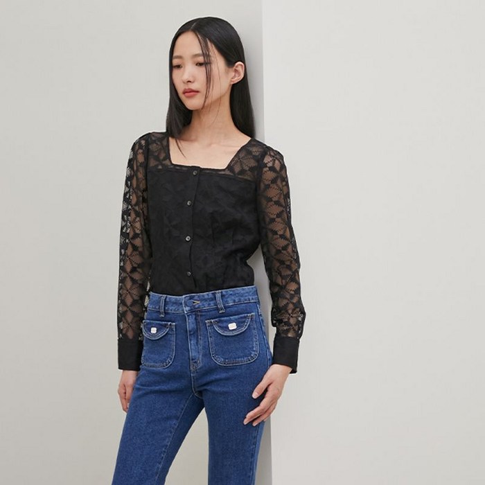 에고이스트 스퀘어넥 슬림핏 볼륨 블라우스 EQ2WB362
