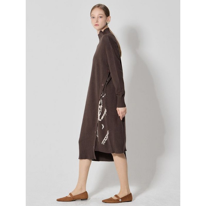 보니스팍스 사선단추 자가드 배색 니트 원피스 택가격 179000원