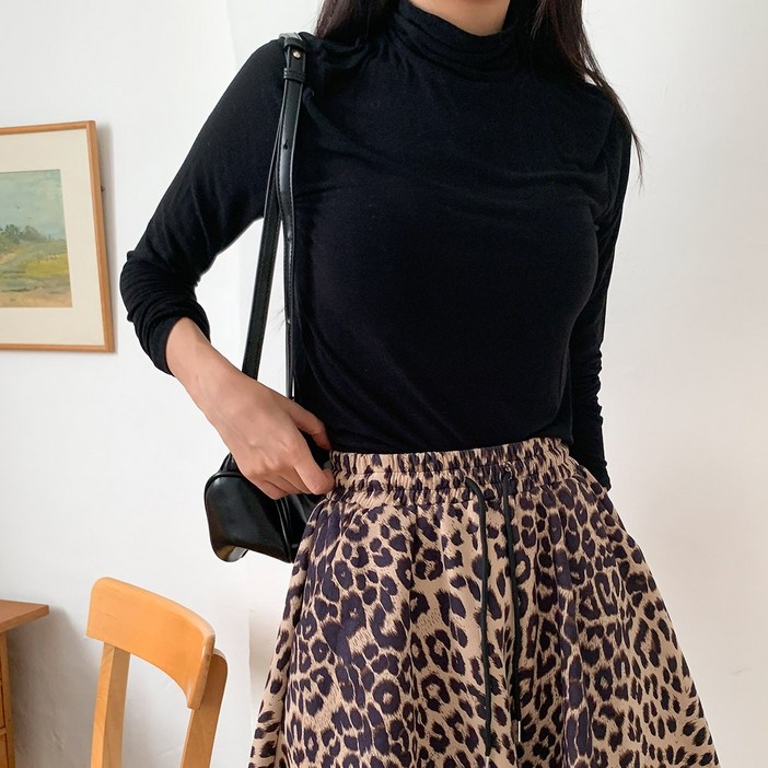 시크블랙 주두아 데일리 베이직 스판 폴라 티셔츠 cpt15861k49