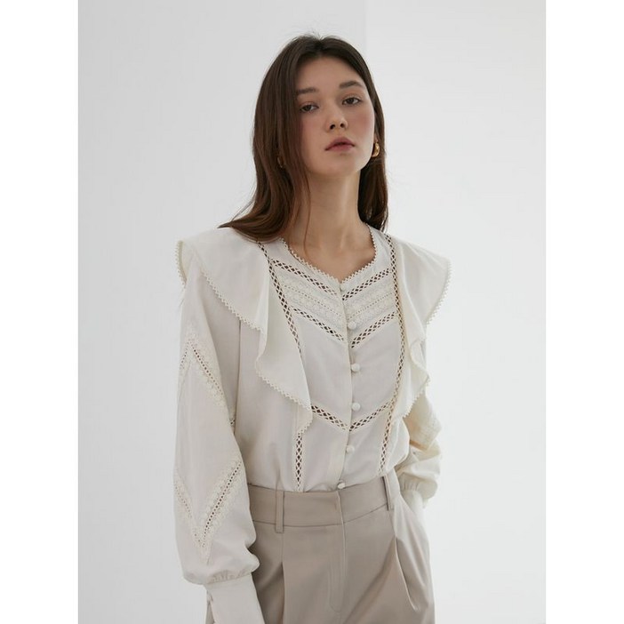 에고이스트 레이스 장식 프릴 블라우스 EN1WB262