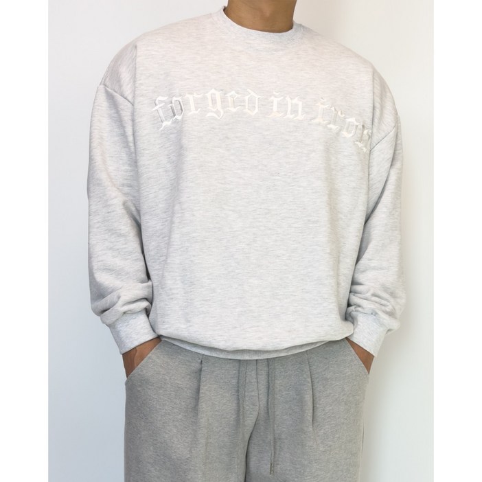 PACIENCIA 톤온톤 자수 오버핏 맨투맨