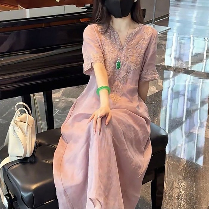 ROYALBELLE 여성 루즈핏 린넨 자수 브이넥 롱원피스 고급스러운 반팔원피스 B0052301