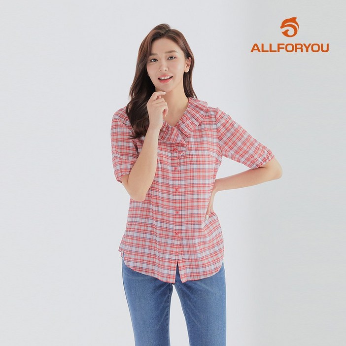 올포유 모델착장 여성 체크 러플 반팔 블라우스 ALBLL4121500G