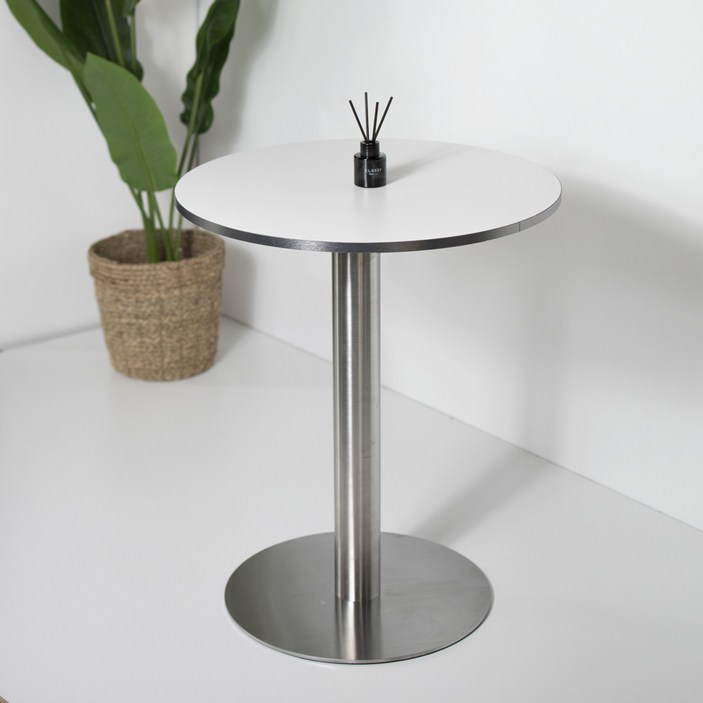 원형 카페 테이블