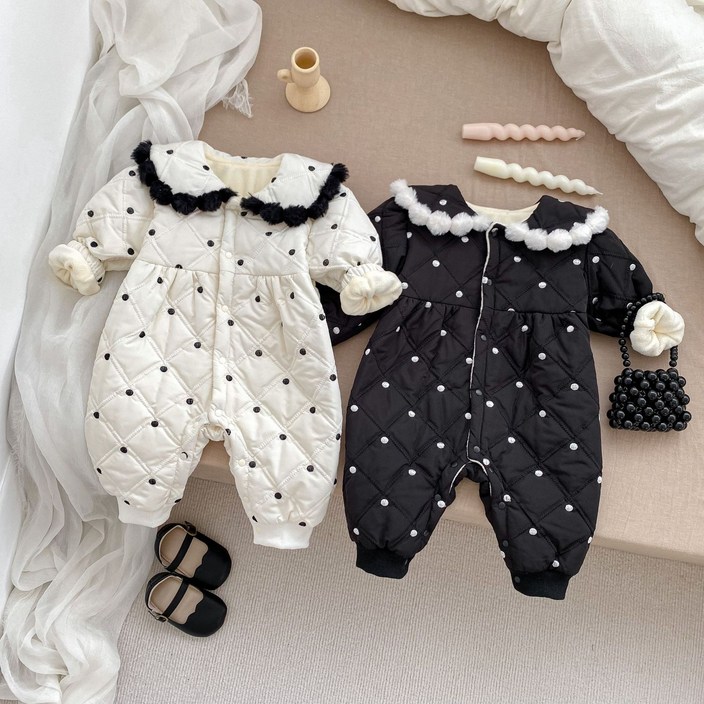 로이앤한나 블랙앤화이트 예쁜 여아 3개월 6개월 9개월 돌 여자아기 털 폼폼 카라 땡땡이 누빔 패딩 방한 겨울 우주복