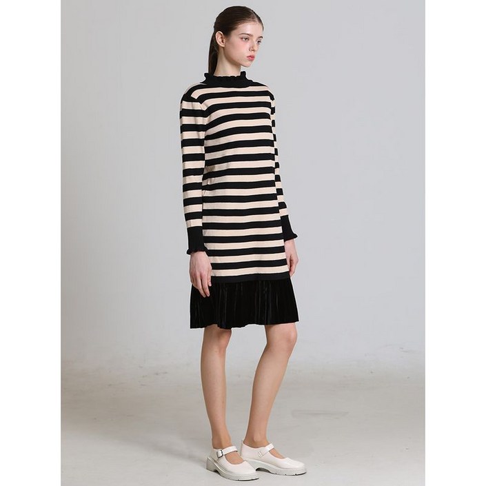 오조크 오조크(OZOC)  스트라이프 벨벳 프릴 원피스 (택가격: 109000원)