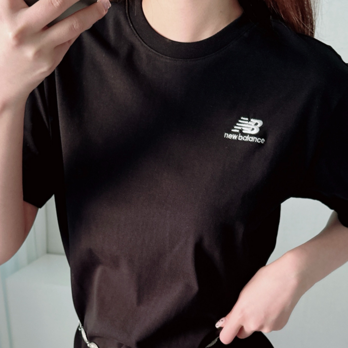 국내정품 오늘출발 뉴발란스 반팔 라운드 티 스탠다드핏 스몰로고자수 남여공용 D8323